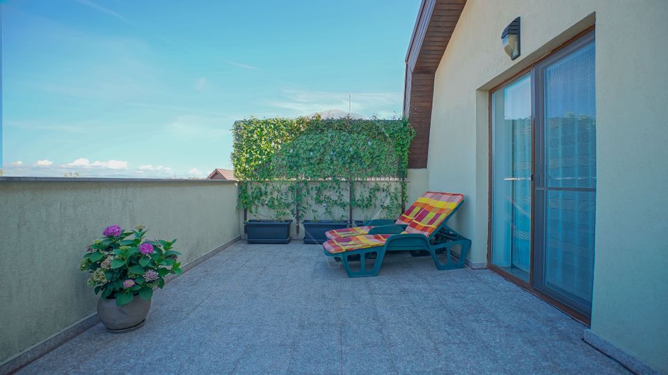 !! VANDUT !!  Apartament spațios, terasă proprie, Tractorul, Brașov