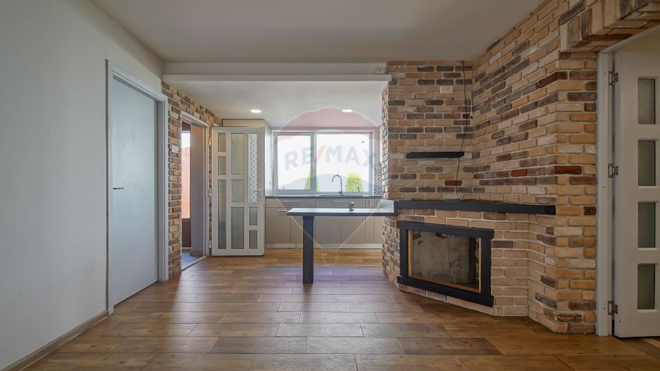 8 room House / Villa for sale, Aurel Vlaicu area