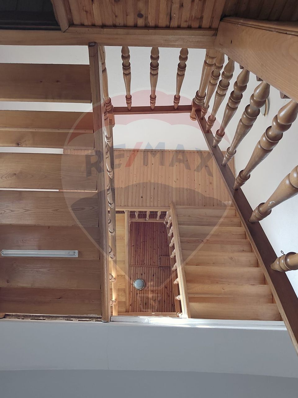 DE VANZARE Casă / Vilă cu 11 camere de vânzare în zona Parcul Carol