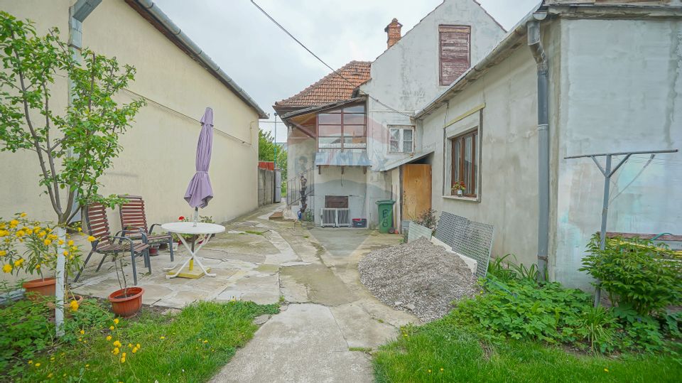 VÂNDUTĂ - Casă / Vilă cu 3 camere de vânzare în zona Brașovul Vechi