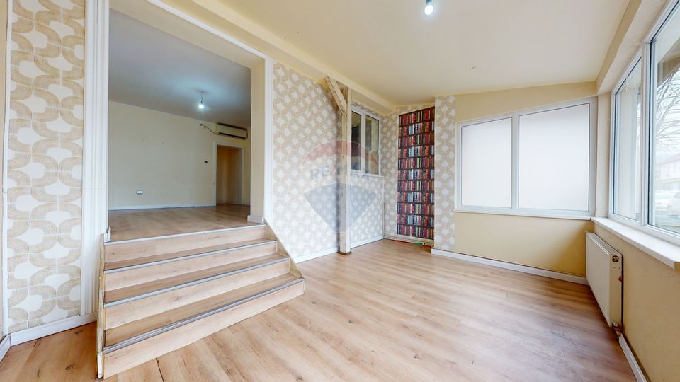 84sq.m Commercial Space for rent, Bartolomeu area