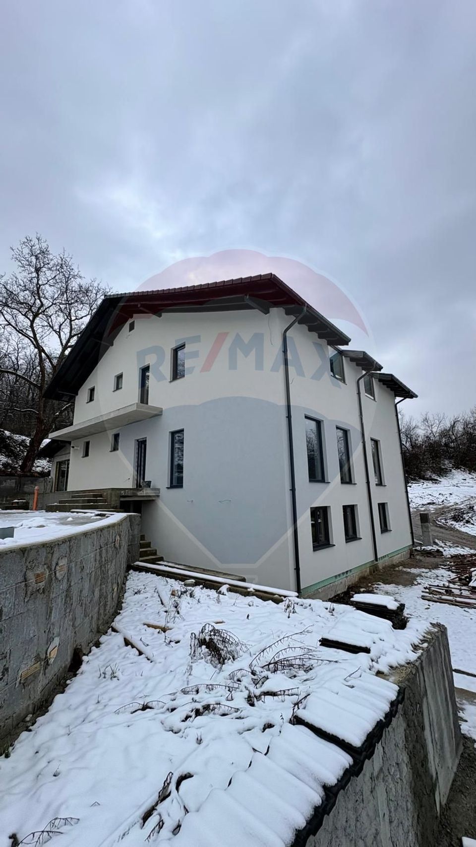 Casa noua, premium, cu panoramă superbă asupra orașului