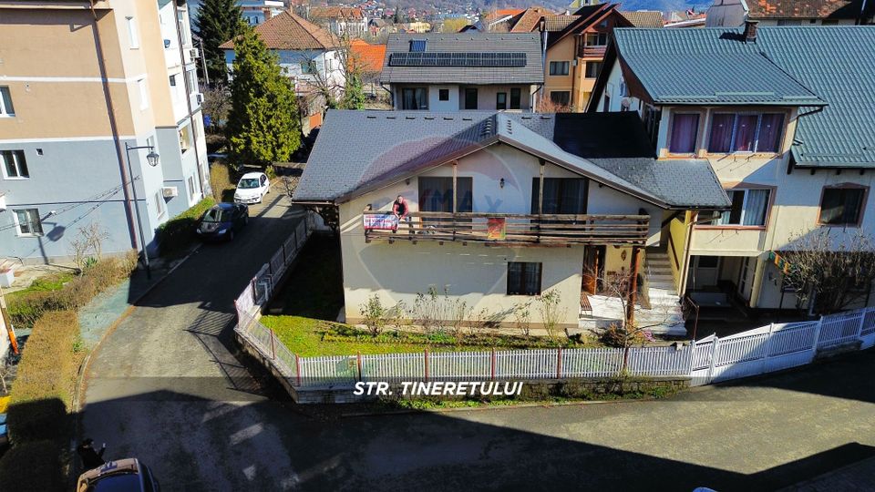 Casă / Vilă cu 5 camere de vânzare în zona Orasul Vechi