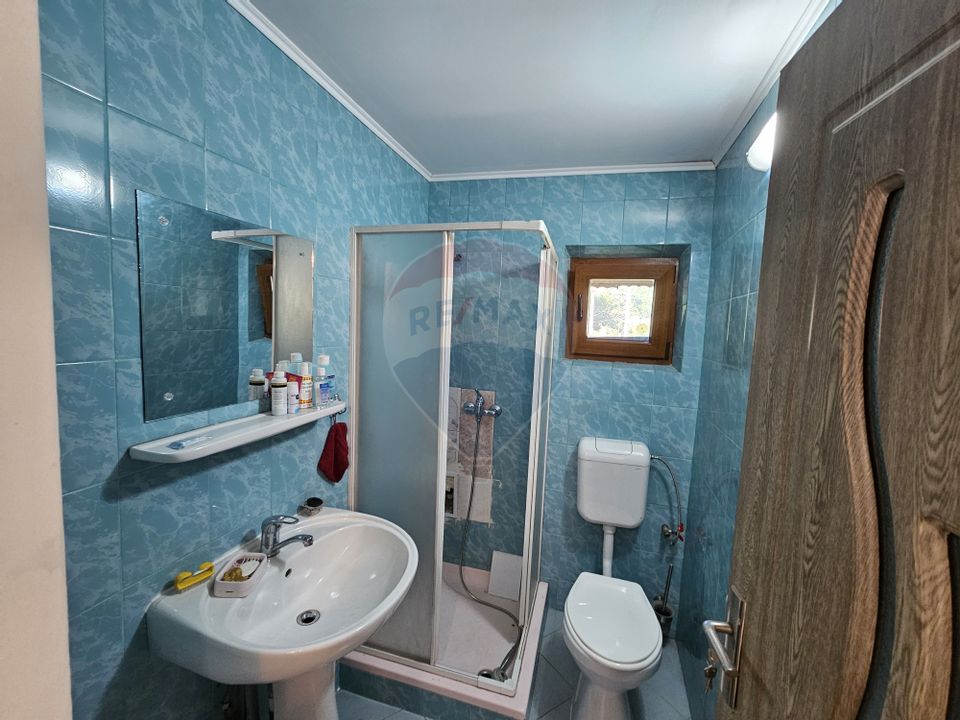 Casă solidă din cărămidă, mobilată, garaj, teren generos – Tarcău