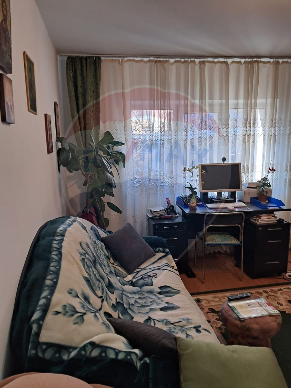 Apartament cu 3 camere de vânzare în zona Obcini