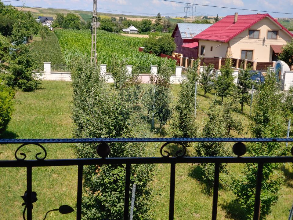 Casă / Vilă de lux cu 5 camere de vânzare în Vadu Moldovei, Suceava