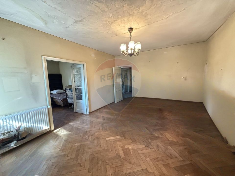 Land 1,100sqm Strada Luica