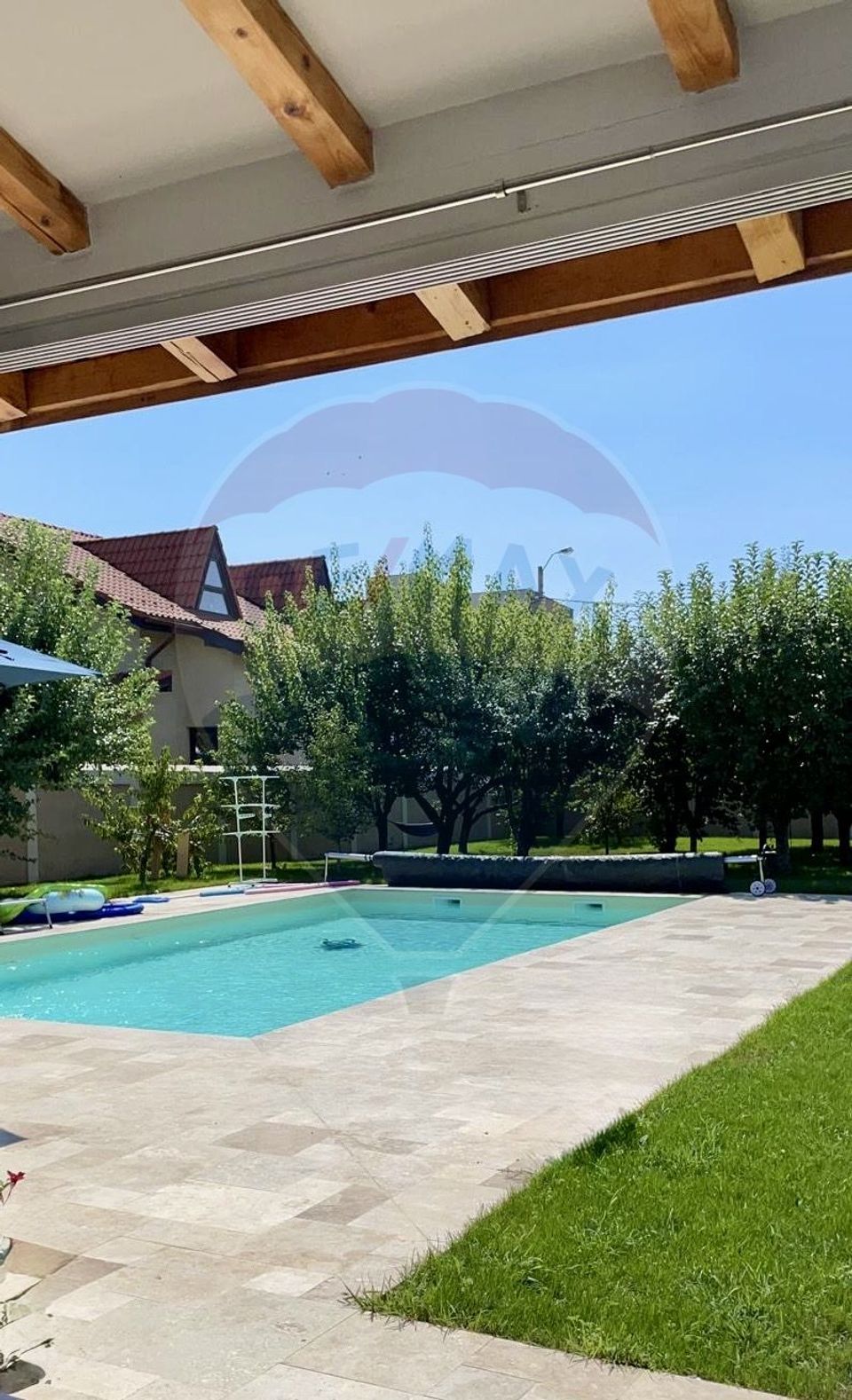 Villa with 6 rooms, pool and land 1300 sqm, for sale in Otopeni