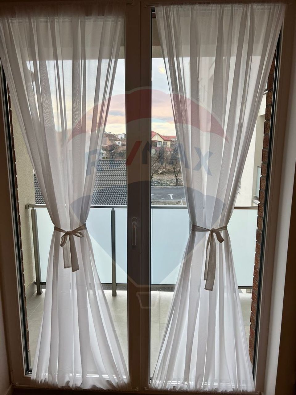 DE INCHIRIAT Apartament nou + parcare subterana