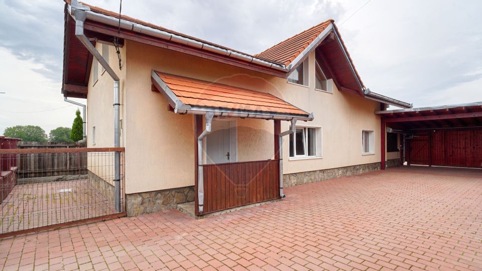 5 room House / Villa for sale