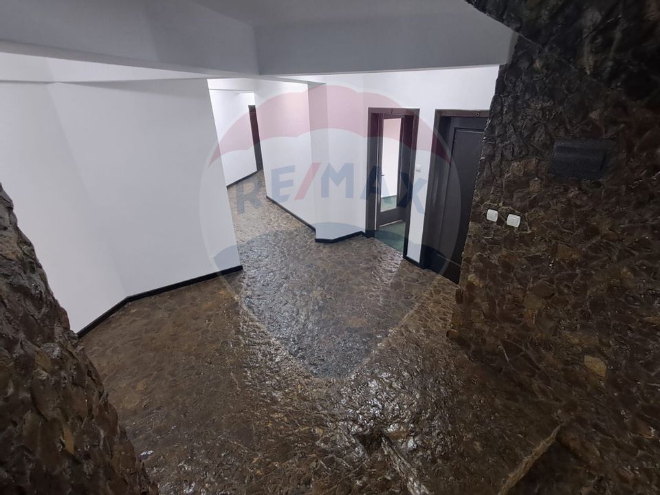 Pensiune Eselnita / 16 camere / Teren - 1448 mp / Ponton