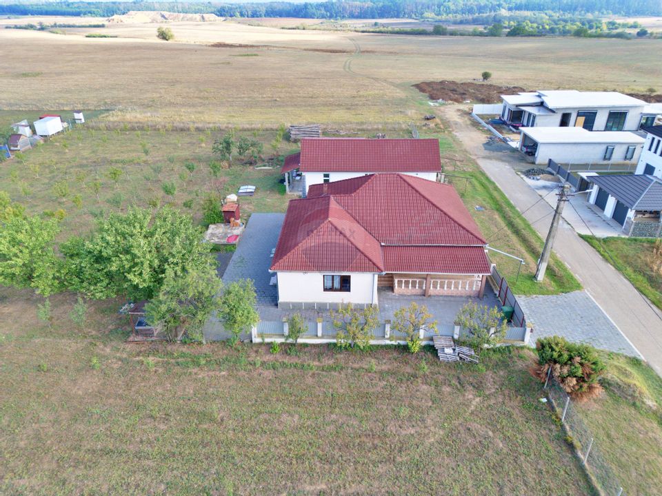 Casă cu 5 camere de vânzare loc. Frumușeni, jud. Arad