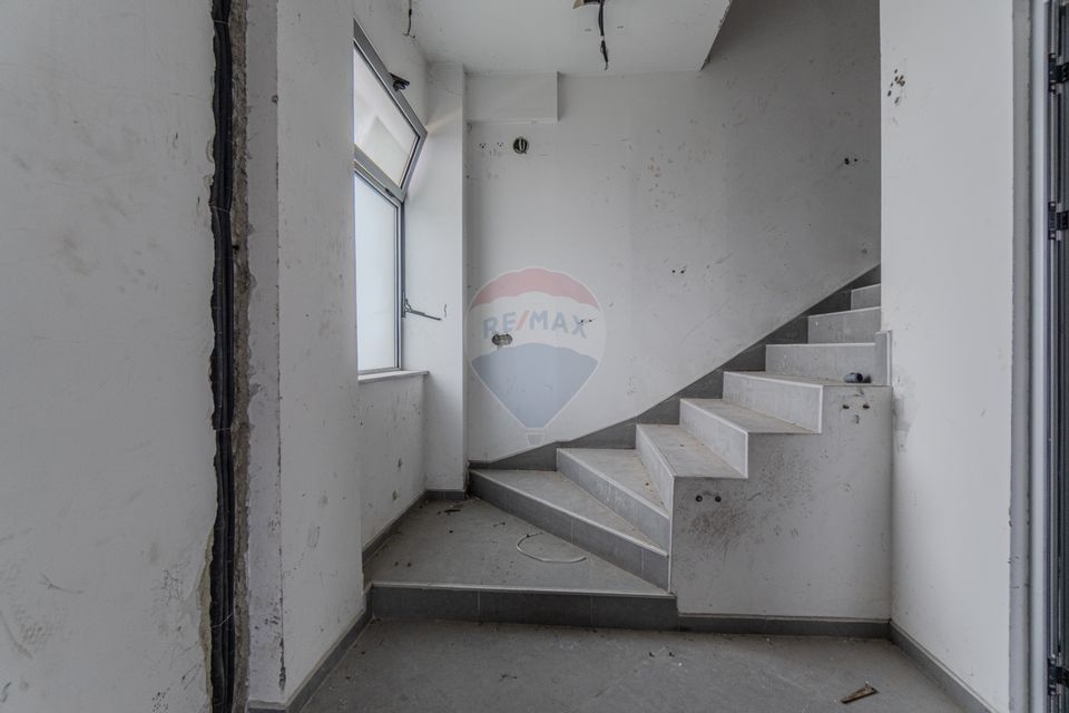 Cladire de 902 mp utili de vânzare, zona Grivitei - DN 13, COMISION 0