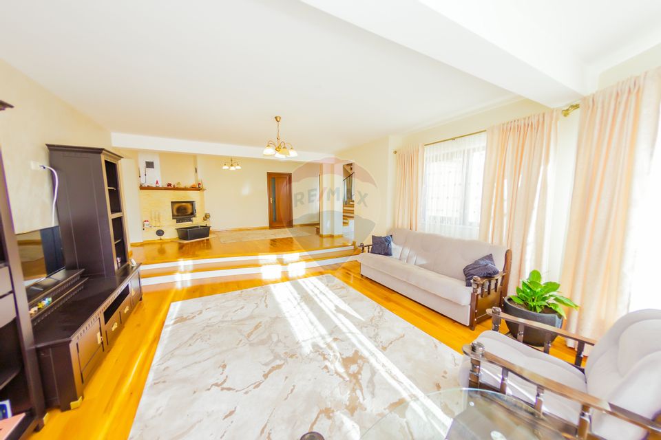 VILA DE VIS CU TEREN GENEROS, DE VANZARE