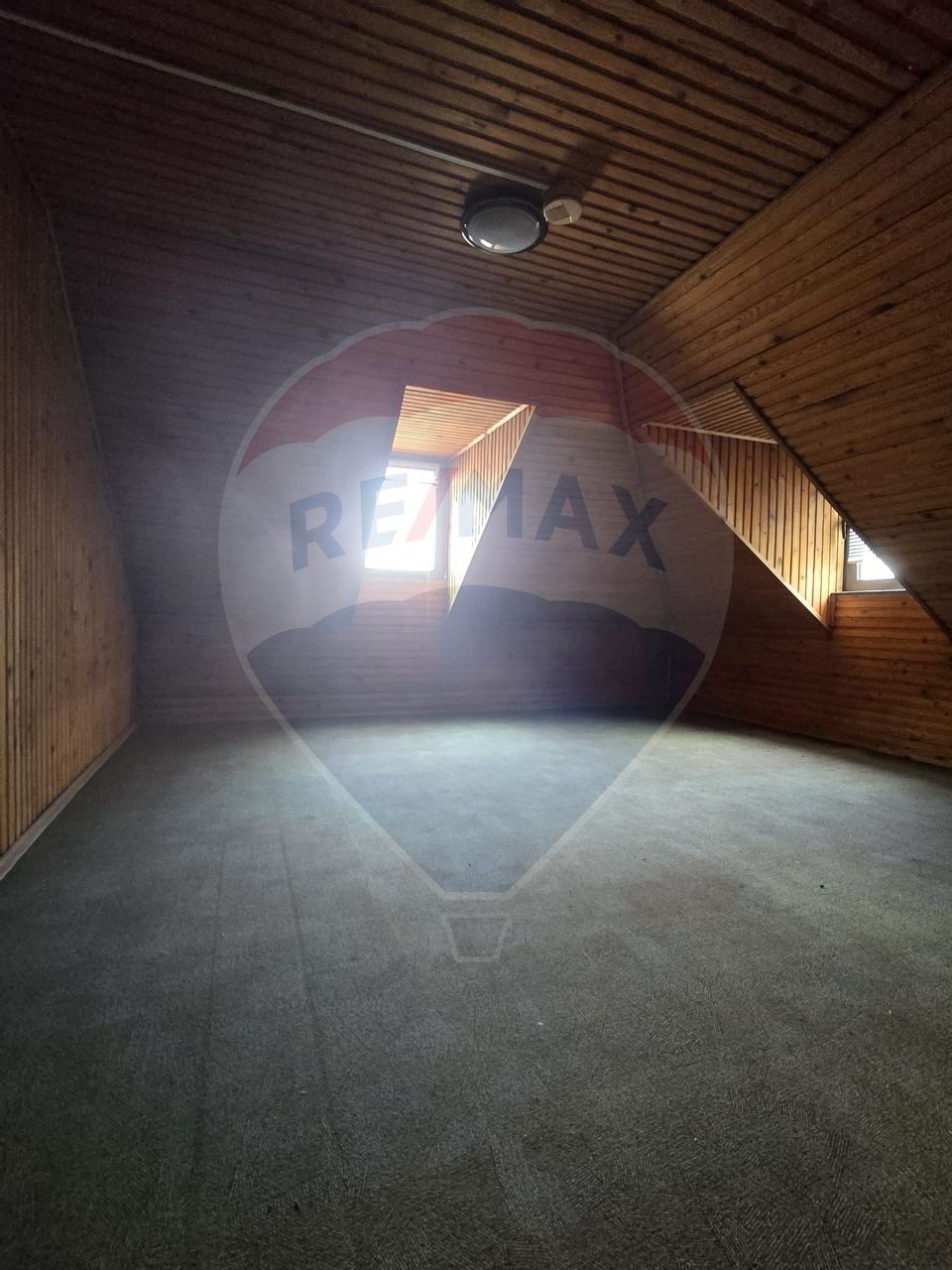 DE VANZARE Casă / Vilă cu 11 camere de vânzare în zona Parcul Carol