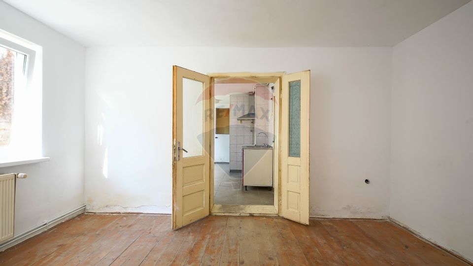 Comision 0 %! Casă cu 5 camere de vânzare în zona Turches!