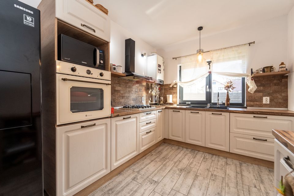 Comision 0%! | Proprietate cu terasa, semineu | 400 mp teren, Izvor!