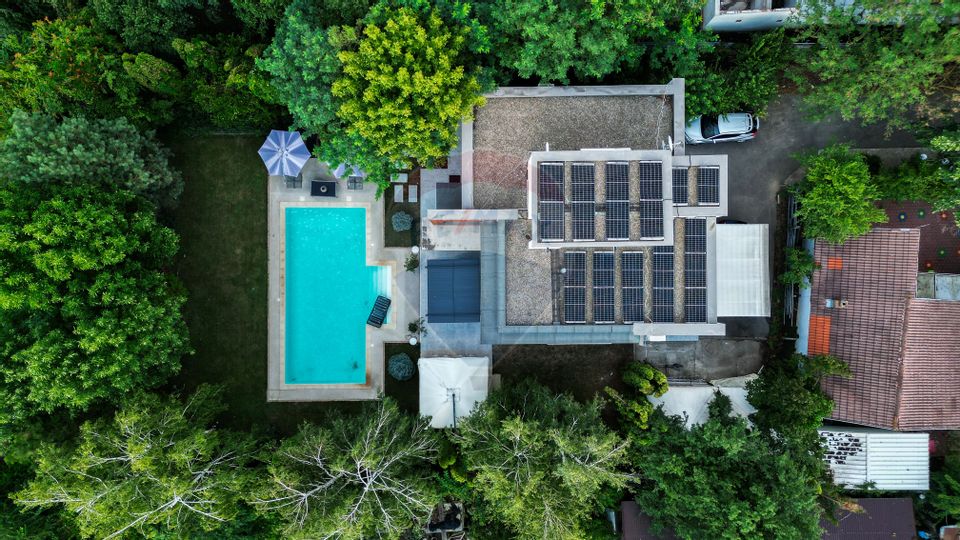 Detached villa | Design | Pool | Natural Vegetation | Large Yard