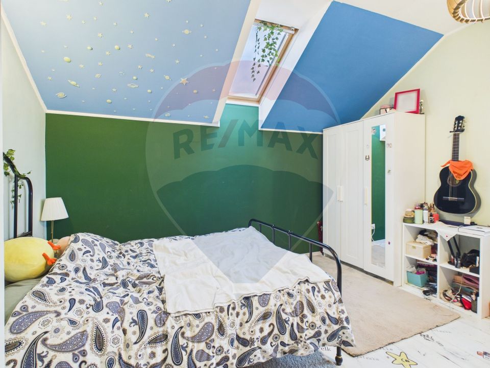 Modern villa 2011, with 5 rooms, 500sqm courtyard and garage