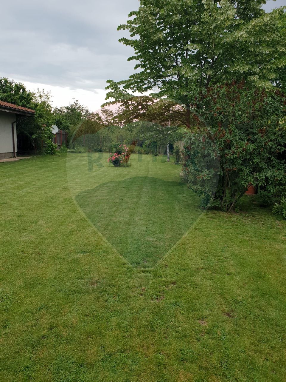 Vila Impunatoare multi-generationala cu Turnulet si Arhitectura Unica