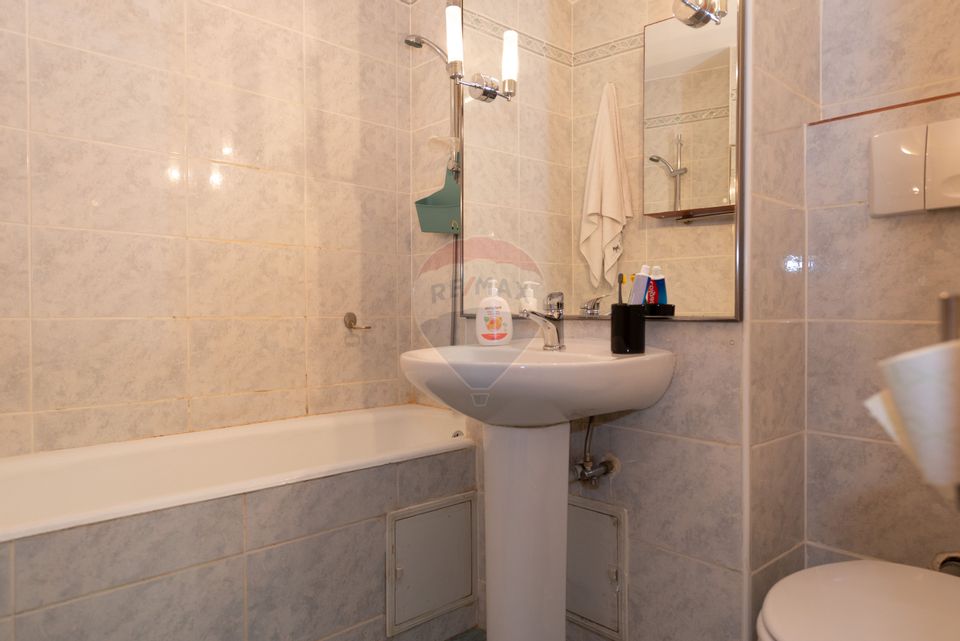 Apartament de vanzare 3 camere în zona Unirii, Mircea Voda