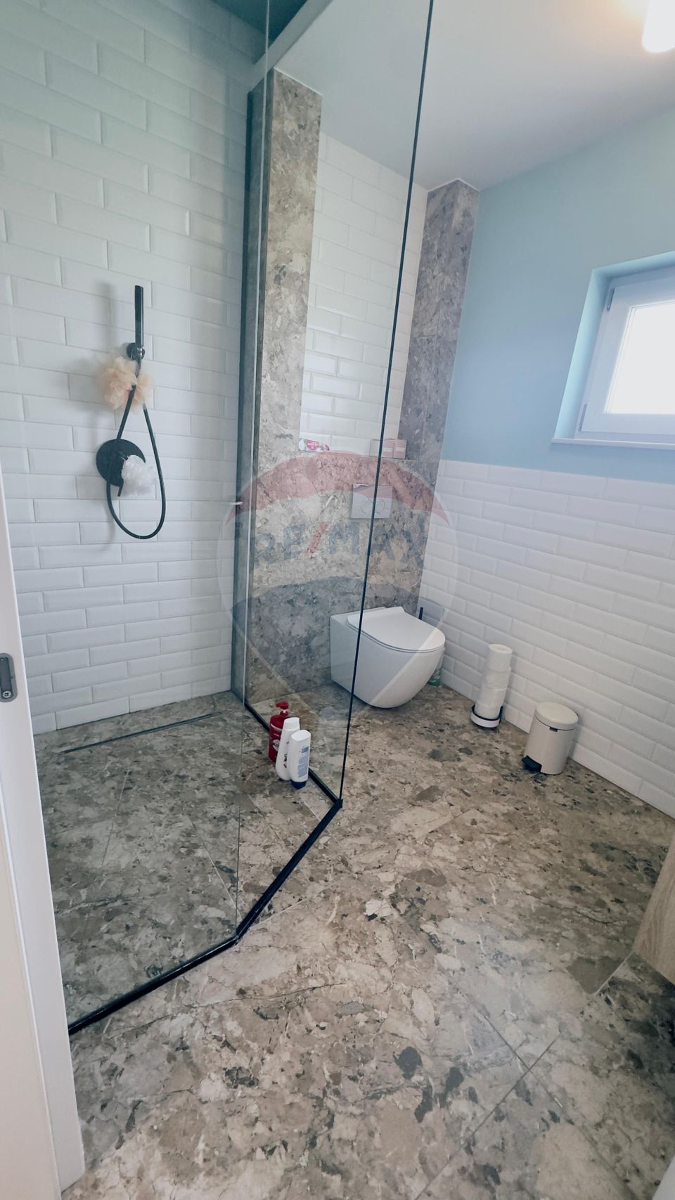 Proprietate premium în Filiași, locuință de lux cu spații comerciale