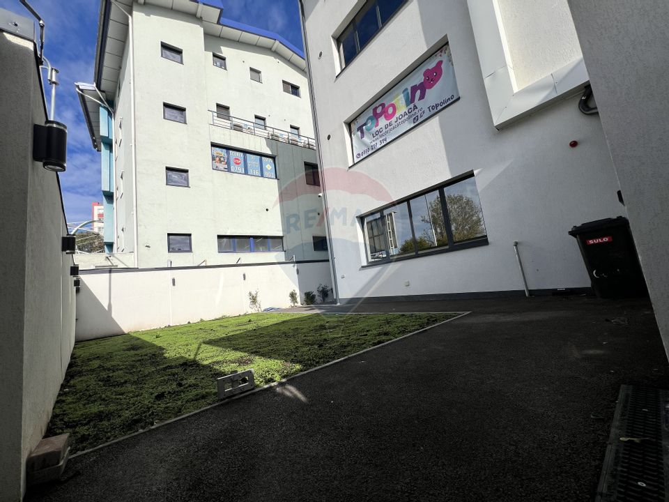 Spațiu comercial modern de închiriat / 2 locuri de parcare