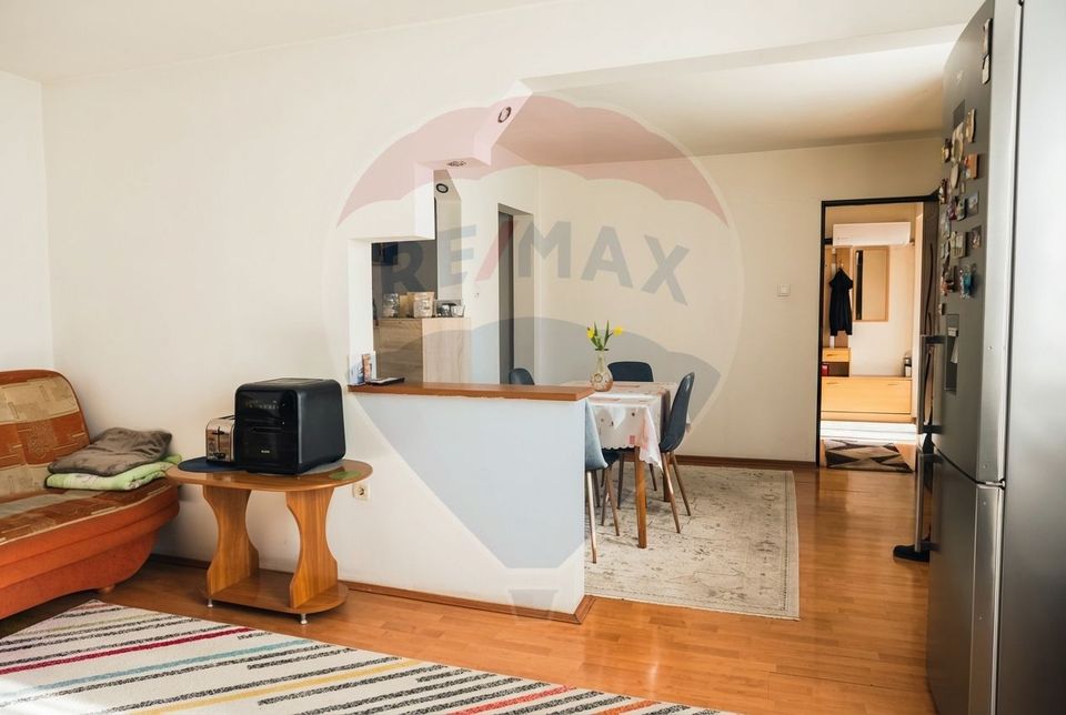 8 room House / Villa for sale, Sud-Est area