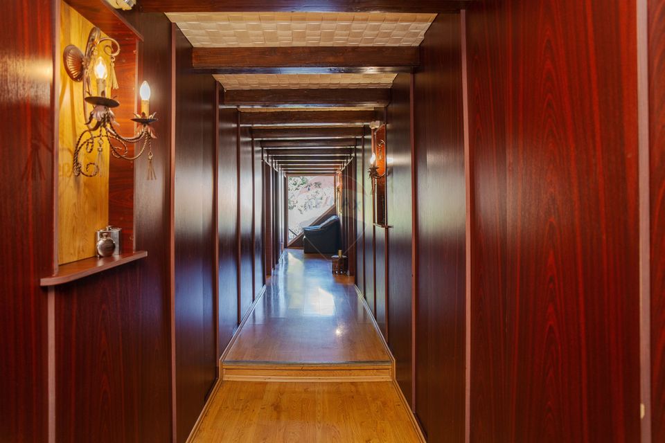 Casă / Vilă spatioasa cu teren in zona centrala Sararie