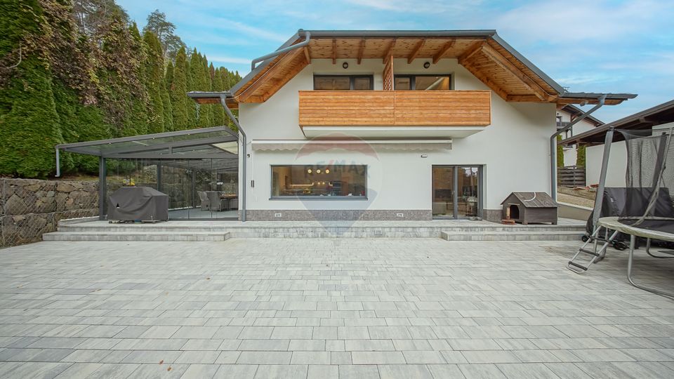 Vila moderna cu vedere spre padure Poiana Angelescu