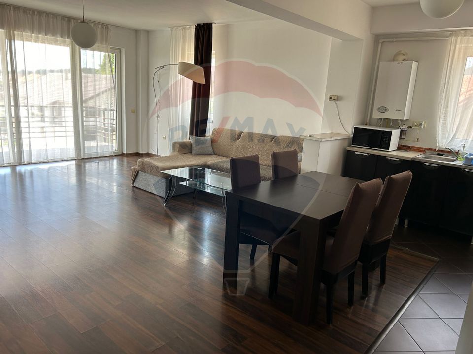 Apartament cu 3 camere de închiriat