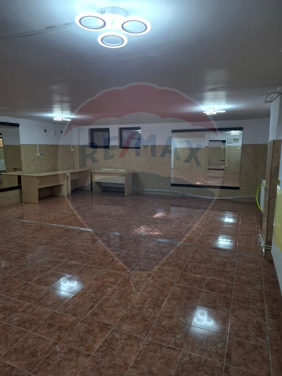 100sq.m Commercial Space for rent, Garii area