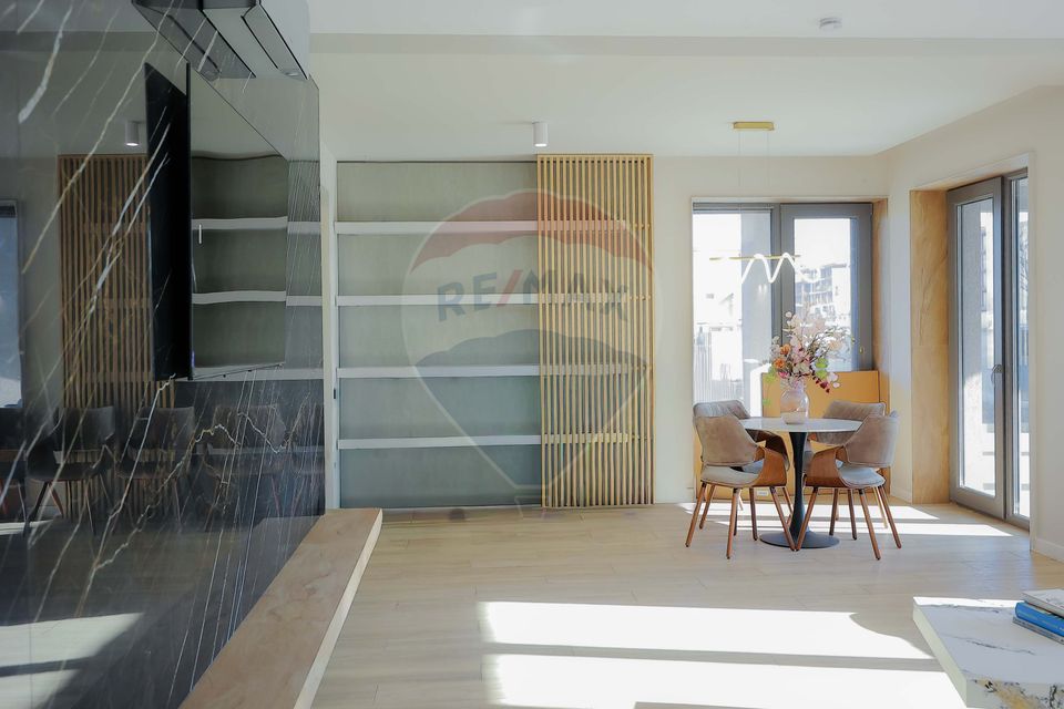 De vânzare Vilă cu 8 camere în Sânmartin, 290 mp util, teren 1100 mp