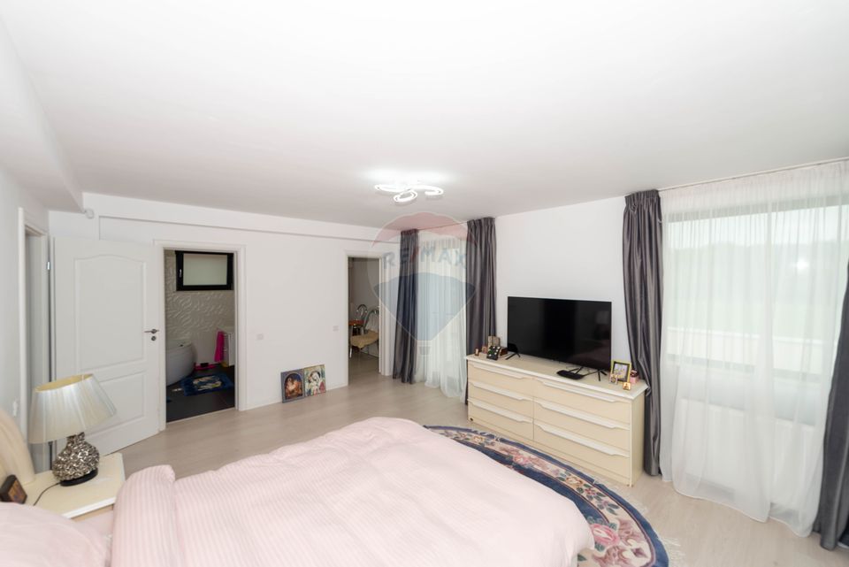 House - Villa 4 rooms in Pantelimon Magic Lake, Cernica forest