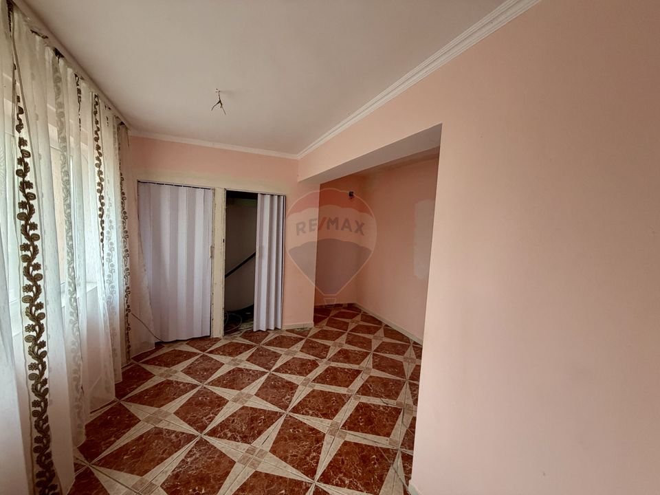 Casă / Vilă cu 8 camere