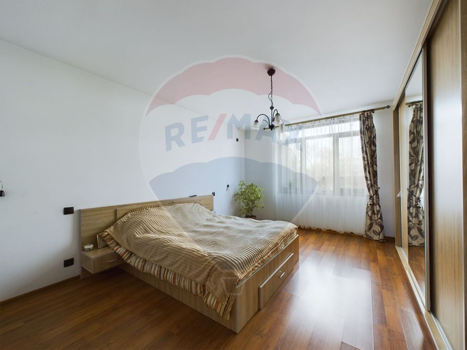 Vila cu 6 camere, teren 1200mp de vanzare- Varasti, la 4 km de Berceni