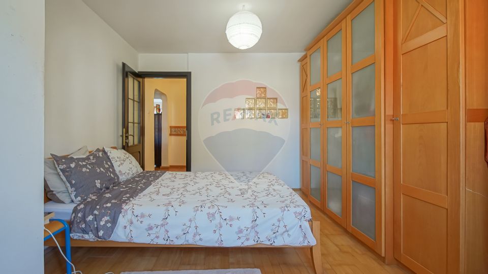 De vanzare 4 camere Racadau-zona Parcul Trandafirilor