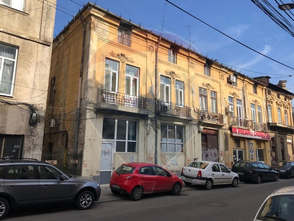 Commercial space/Hotel/Offices of 585sqm for sale in P-ta Unirii area