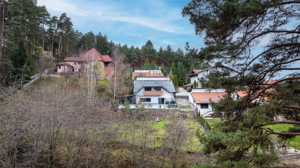 Vila moderna cu vedere spre padure Poiana Angelescu