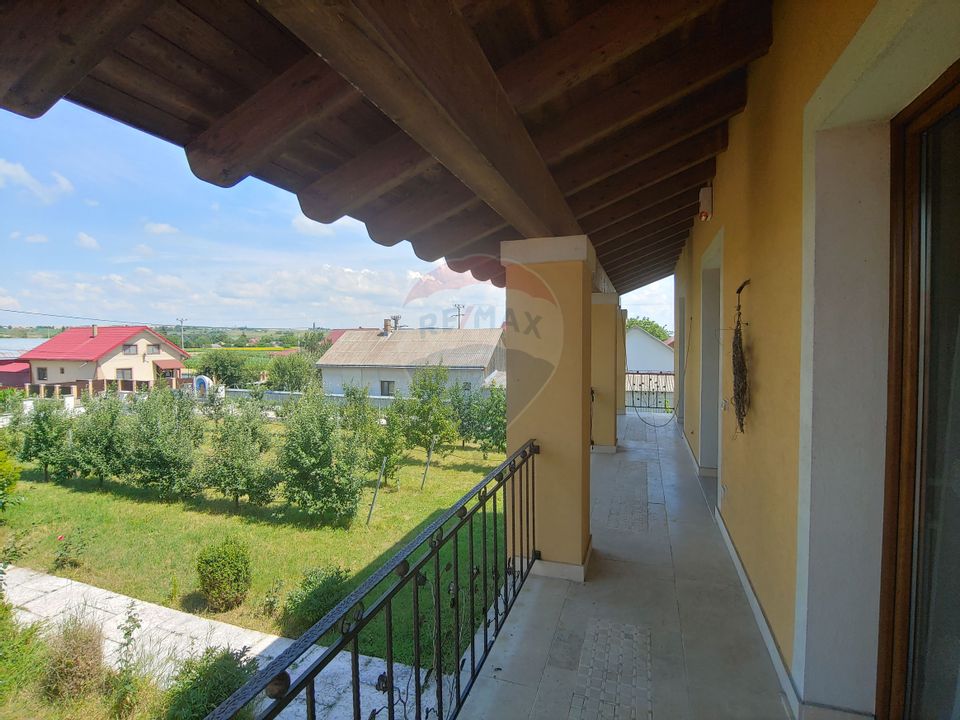 Casă / Vilă de lux cu 5 camere de vânzare în Vadu Moldovei, Suceava