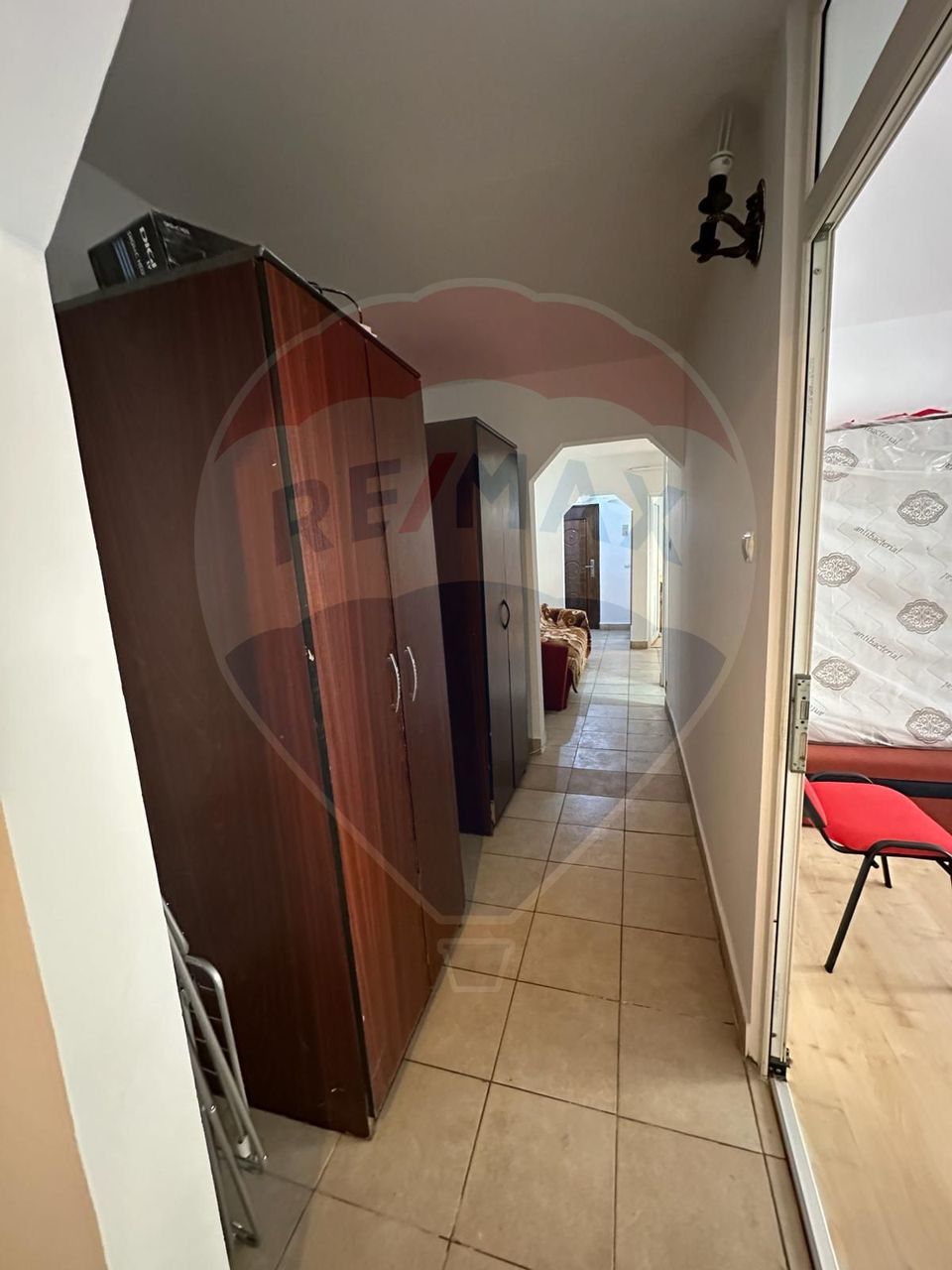 Apartament cu 3 camere de închiriat