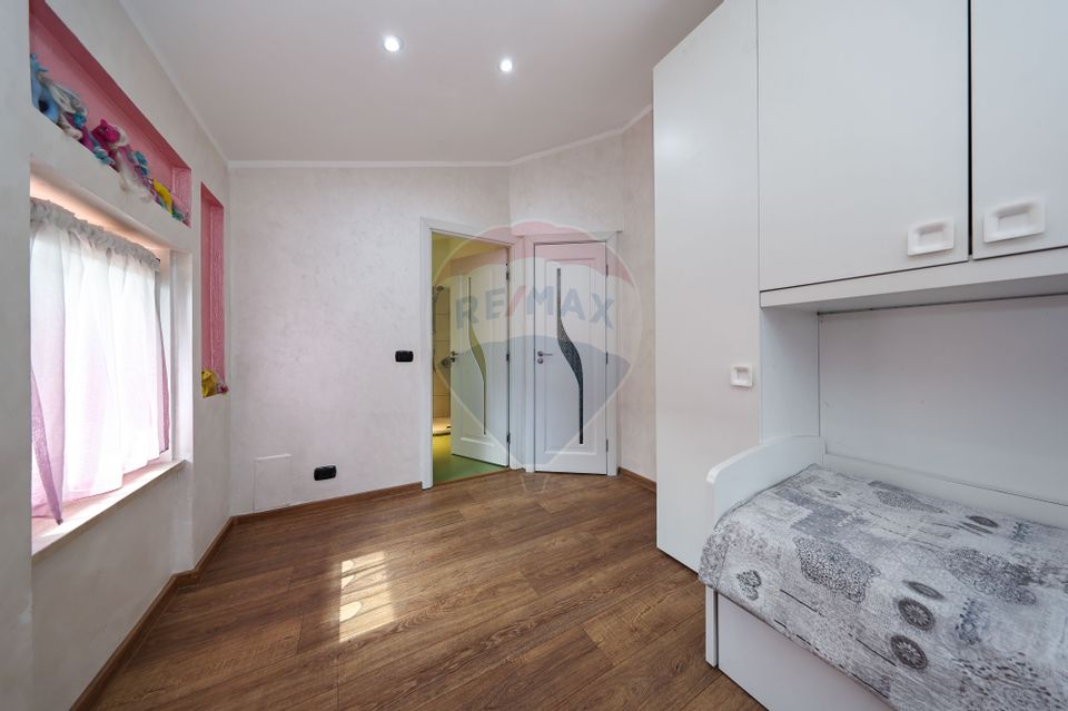 Conac, proprietate unica, in mijlocul naturii, Sacele!