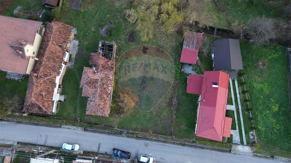 Casă si teren de vânzare in Leresti la super preț