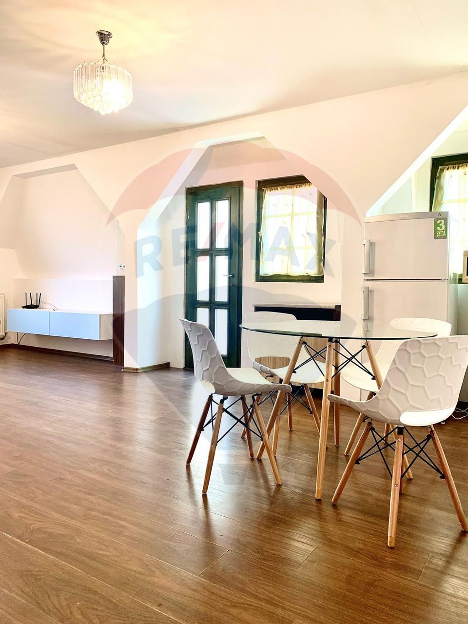 Apartament în zona Centrala, et.1, curte privata.