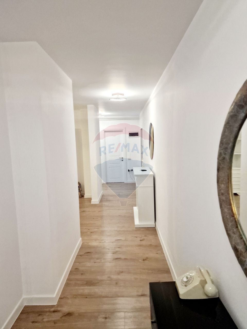 Apartament cu 3 camere de vânzare în Cartier Tei