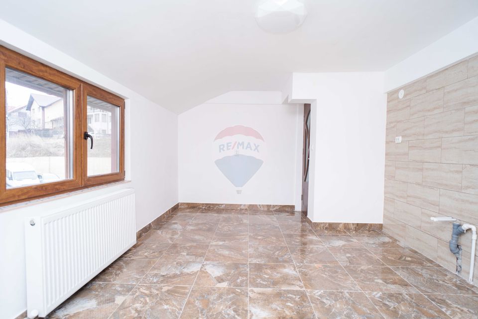 Apartament cu 3 camere de vânzare în zona Bucium