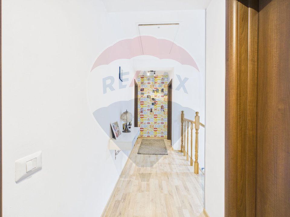 Modern villa 2011, with 5 rooms, 500sqm courtyard and garage