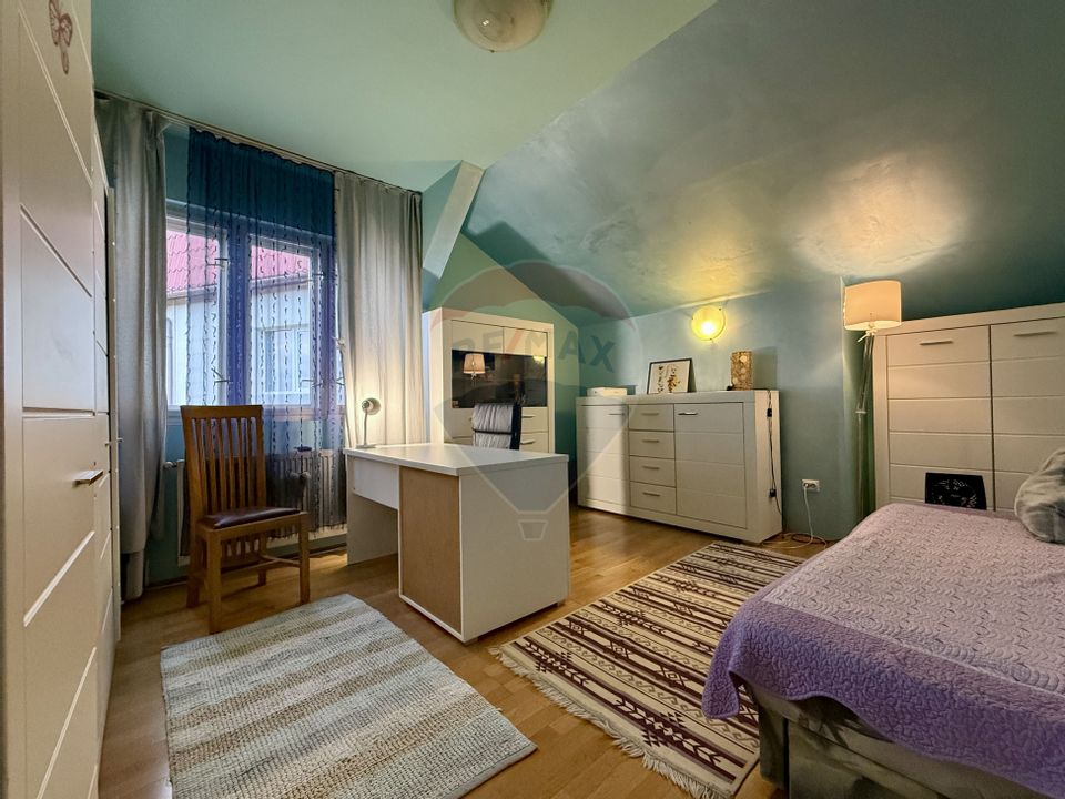 Apartament în vilă, Curte comună cu piscină – Andrei Mureșanu