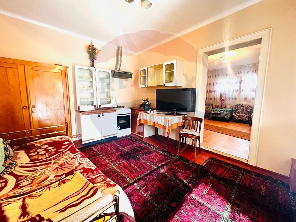 Casă 4 camere 1672 mp teren in Horia