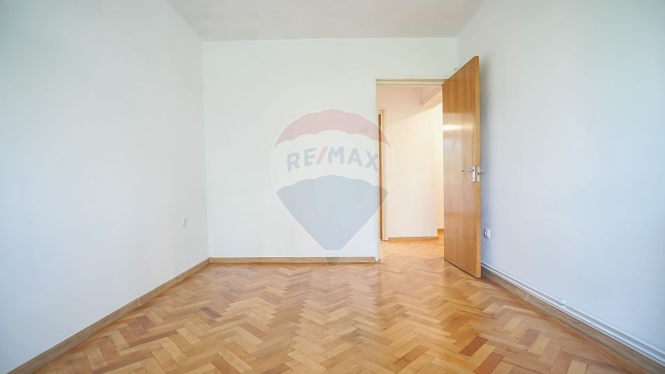 Apartament cu 3 camere de vânzare în Centrul Civic, B-dul Victoriei